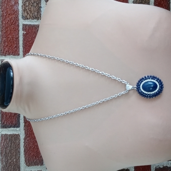 Beautiful navy blue center with faux diamond accents beautiful piece - Picture 1 of 5